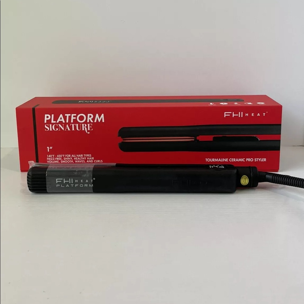 FHI Heat Platform Signature Pro Styler Hair Straightener Flat Iron & Weekender